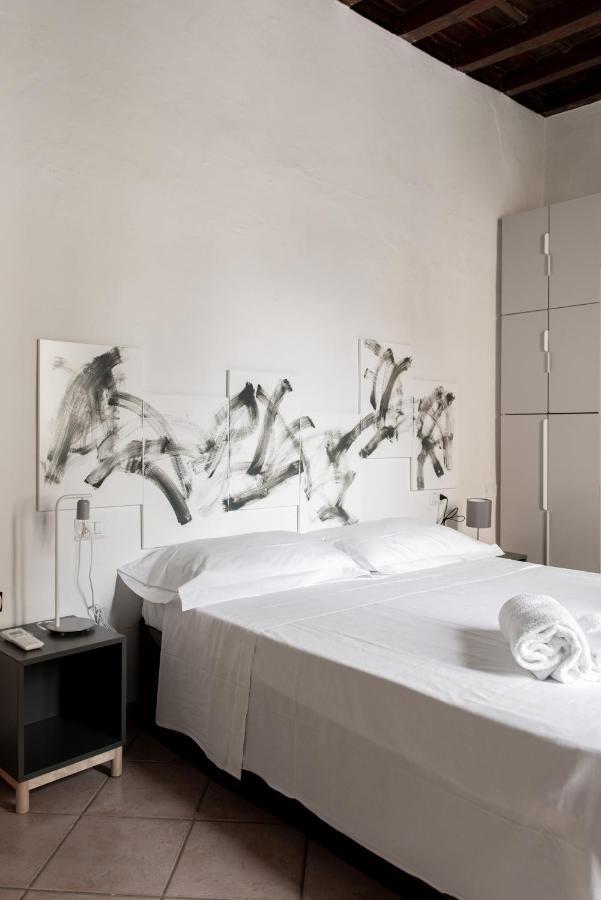 2 Rooms Next To A Market And Piazza Santa Croce - Homeunity Florença Exterior foto