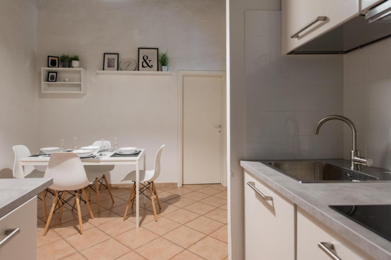 2 Rooms Next To A Market And Piazza Santa Croce - Homeunity Florença Exterior foto