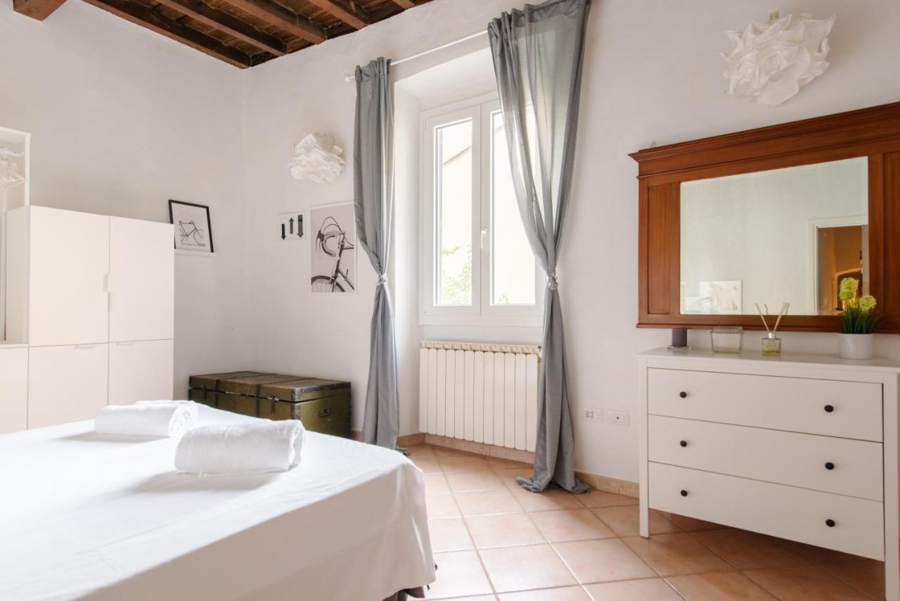 2 Rooms Next To A Market And Piazza Santa Croce - Homeunity Florença Exterior foto